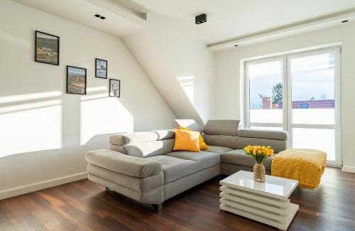 Cieplice Apartment | Apartament Skyline - przy Placu Piastowskim i blisko Term, widok na Śnieżkę, garaż podziemny by Apartamenty w Karkonoszach