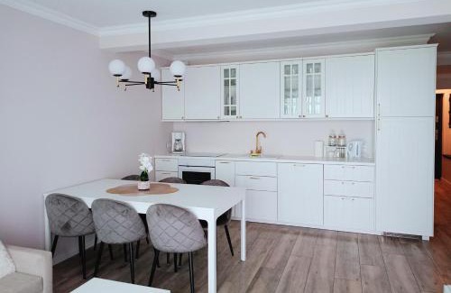 Ustron Apartment | Apartament Sosnowy z dwoma sypialniami i ogródkiem
