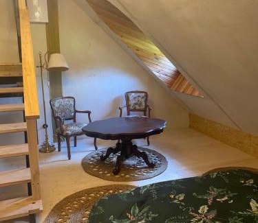 Szteklin Cabin | Apartament w Zabytkowej Stajni nad Jeziorem z Dostępem do Parku i Sąsiedztwem XIX wiecznego Dworku Modrzewiowego