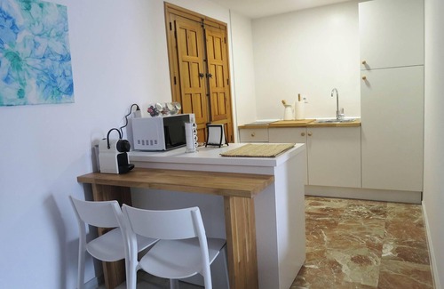 Santa Marina Apartment | Apartamento 1 Dormitorio with Wi-Fi, A/C & Terrace