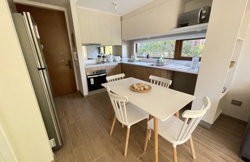 Pucon Apartment | Apartamento a Estrenar, Céntrico, Cerca de Playa Grande. Cochera. Equipado Full