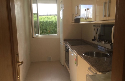 Pinera House | Apartamento con dos Habitaciones y Pequeño Jardín a 3 km de la Playa