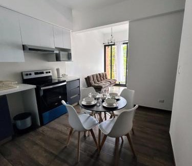 Zona 10 Apartment | Apartamento con Piscina de 2 habitaciones Edificio Brunelo Ciudad de Guatemala, Céntrico