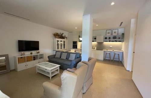 El Brillante Apartment | Apartamento con jardín y piscina en Córdoba