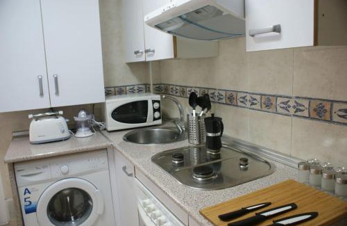 Garrido Sur Apartment | Apartamento Espacioso frente al Corte Ingles con plaza de garaje gratis - VU75