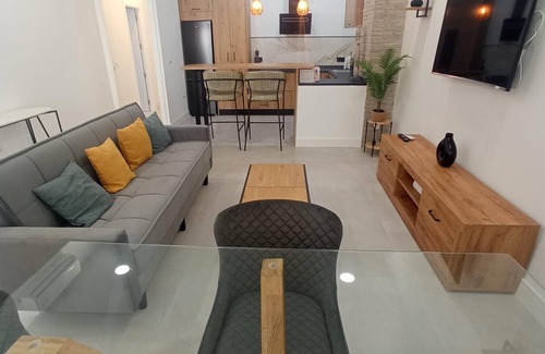 Distrito Noroeste Apartment | Apartamento moderno junto a la estación de tren
