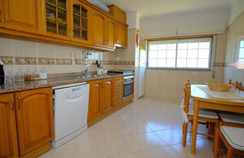 Ferreiras Apartment | Apartamento T2 em condomínio fechado.