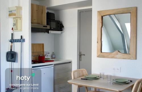 Laval Apartment | Apartee - Charmant T2 en centre ville de Laval