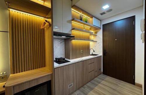 Depok Apartment | Apartement Transpark Cibubur by Raya Property with Pool View & Netflix 2