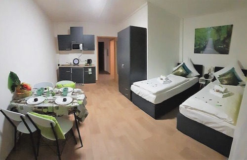 Mitte Apartment | ❤ ApartHomes Nuremberg No. 3, 2-room, Netflix, WiFi, bathroom, kitchen ❤