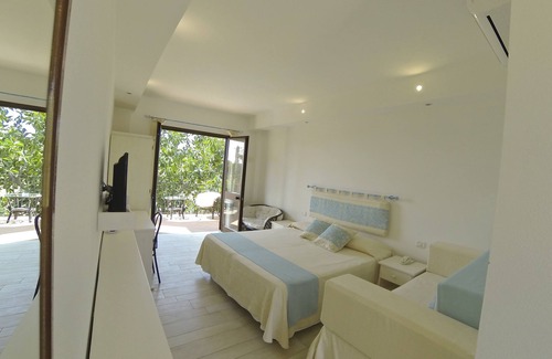 Torre di Bari Hotel | Aparthotel Domus De Janas Sul Mare