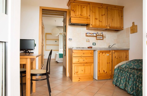 Torre di Bari Hotel | Aparthotel Domus De Janas Sul Mare