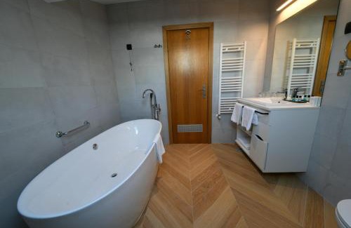 Baska Voda Hotel | Aparthotel Milenij