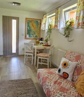 Destne Apartment | Apartmán Karovi