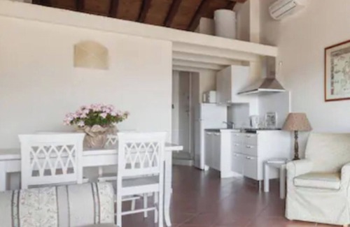 San Felice del Benaco Apartment | Apartment 'Antica Torre Byron' with Shared Pool, Wi-Fi and Air Conditioning