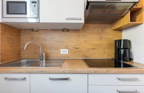 Termeno Sulla Strada del Vino Apartment | Apartment 'Viertelgraun' with Mountain View, Shared Terrace and Wi-Fi