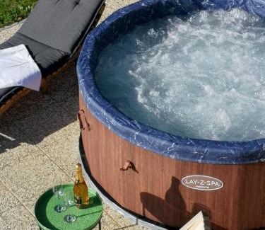 Brezice House | Apartma Hiša na Ravnah with hot tub