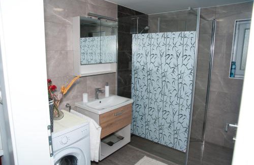 Bostanj Apartment | Apartma Lara