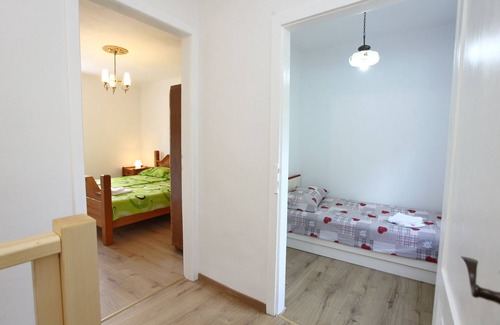 Koper House | Apartma Sonja – Cheerful 3BR Home in Črni Kal
