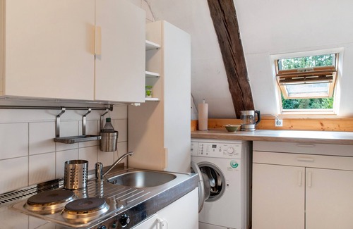 Wardow Apartment | Apartment 'Lemon Attic' with Shared Terrace, Shared Garden and Wi-Fi