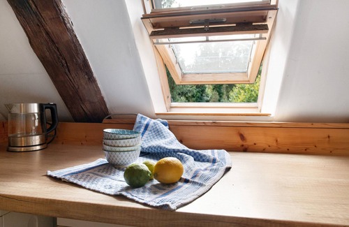 Wardow Apartment | Apartment 'Lemon Attic' with Shared Terrace, Shared Garden and Wi-Fi