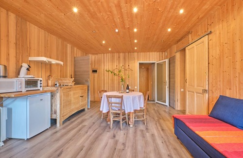 Saint-Antoine-l'Abbaye Apartment | Apartment 'De La Maroquinerie' with Wi-Fi