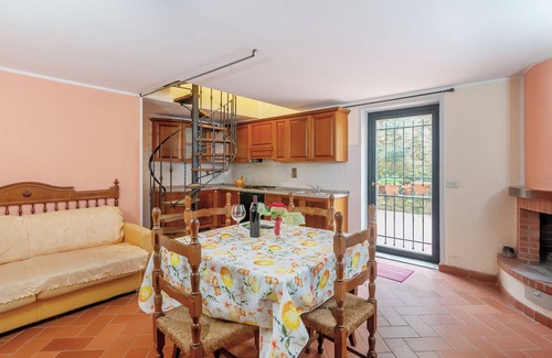 Castelfranco Piandisco Other | Apartment 'La Chiocciola' with Shared Pool, Shared Terrace and Wi-Fi