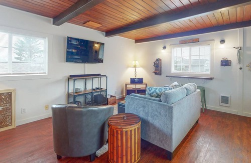 Winchester Bay Apartment | Apartment ∙ 1 bedroom ∙ 2 guests