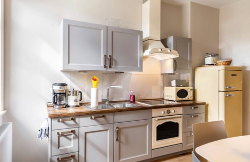 Groß Pankow Apartment | Apartment '1' with Private Terrace, Shared Garden and Wi-Fi