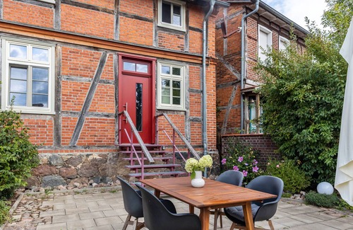 Groß Pankow Apartment | Apartment '1' with Private Terrace, Shared Garden and Wi-Fi