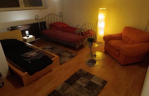 Buchholz-Kleefeld Apartment | Apartment 120 qm, max 9 person, 24 H Check-in,Tv,Internet,Küche, Bad, freeparking,im Keller, VIP Shuttle Service