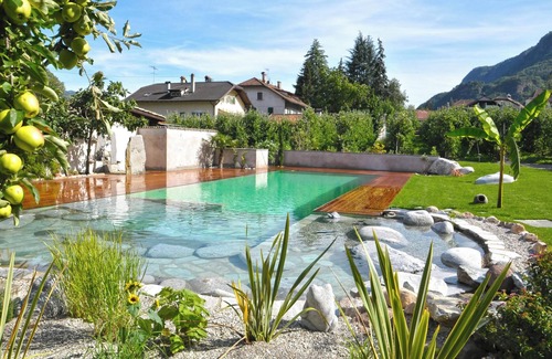 Nalles Apartment | Apartment "1SZ Graf Kreuzwegerhof Nals" with Pool, Wi-Fi, Balcony & Garden