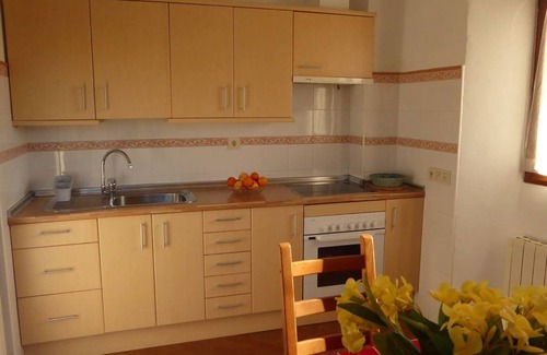 Ibero Cottage | Apartment (2+1pax) next to the river, with pool and 10 minutes from Pamplona.