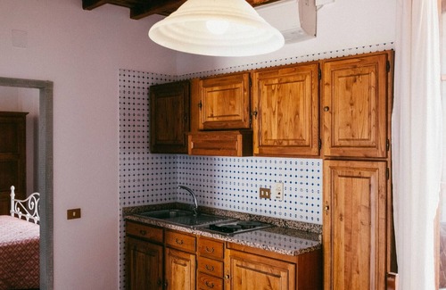 San Donato in Fronzano Apartment | Apartment '23 B Fattoria Degli Usignoli' with Shared Pool, Wi-Fi and Air Conditioning