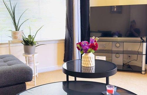Kirkcaldy Apartment | Apartment-2BR-Parking-Walk to Town-Near Beach-WiFi