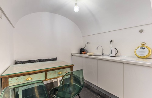 Ragusa Apartment | Apartment '4Bro' with Balcony, Wi-Fi and Air Conditioning