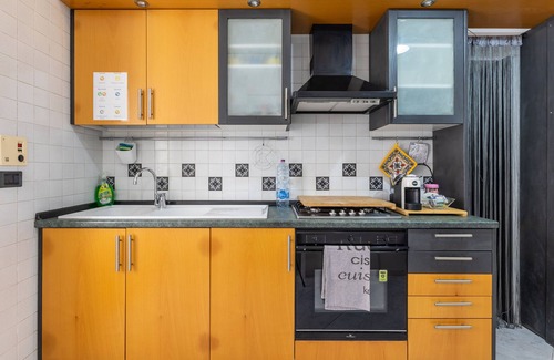 Ragusa Apartment | Apartment '4Bro' with Balcony, Wi-Fi and Air Conditioning