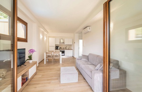 Carlazzo Apartment | Apartment "5" with Lake View, Shared Pool & Wi-Fi