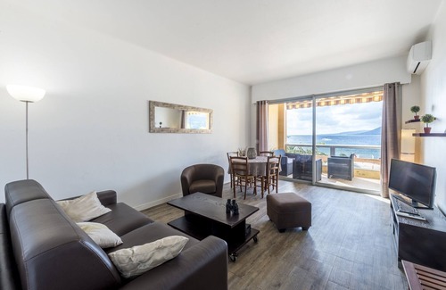 Propriano Apartment | Apartment 55 m² - Residence La Colomba-2 rooms 4 people - 30 m from the beach.