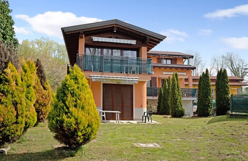 Monvalle Apartment | Apartment "Adriana" with Lake View, Pool, Wi-Fi & Garden