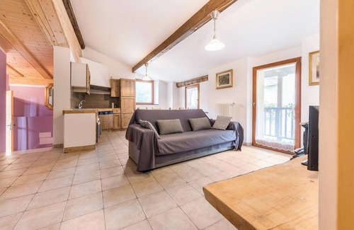 Canale di Tenno Apartment | Apartment Agriturismo "Al Gallo Nero Lilla" near Lake Garda with Garden & Wi-Fi