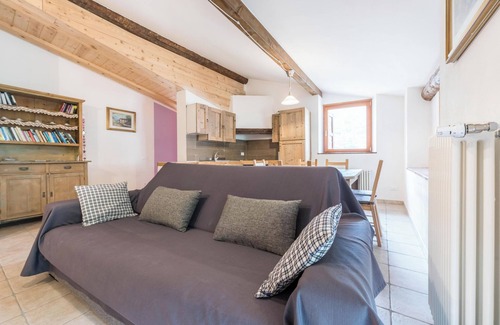 Canale di Tenno Apartment | Apartment Agriturismo "Al Gallo Nero Lilla" near Lake Garda with Garden & Wi-Fi