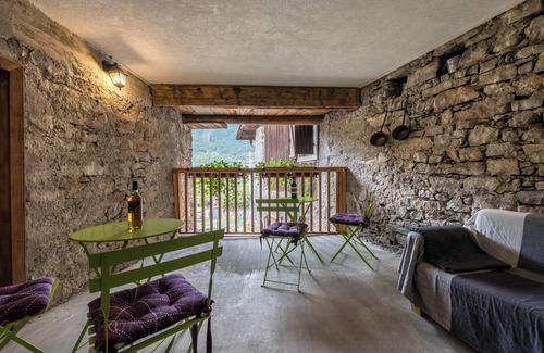 Canale di Tenno Apartment | Apartment Agriturismo "Al Gallo Nero Miele" near Lake Garda with Mountain View & Terrace