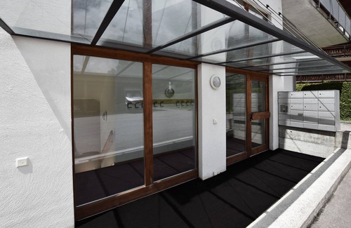 Klosters-Serneus Apartment | Apartment "Alpin 8" with Terrace & Wi-Fi