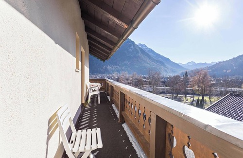 Mittenwald Apartment | Apartment 'Amethyst' Near the Ski Lift with Mountain View, Wi-Fi & Balcony
