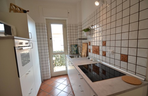 Tuscolano Apartment | Apartment 'Amy Home' with Balcony, Wi-Fi and Air Conditioning