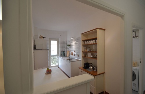 Tuscolano Apartment | Apartment 'Amy Home' with Balcony, Wi-Fi and Air Conditioning
