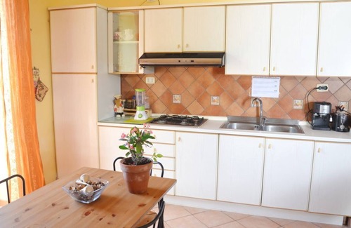 Ercolano Apartment | Apartment An on the first floor in a villa with garden, parking and Wi-Fi