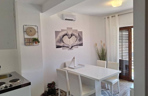 Vrlika Apartment | Apartment and Room Mare Vrlika - Two Bedroom Apartment with Balcony