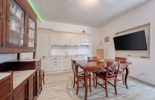 Lizzanello Apartment | Apartment 'Anghelos - Cagginara' with Shared Terrace, Wi-Fi and Air Conditioning